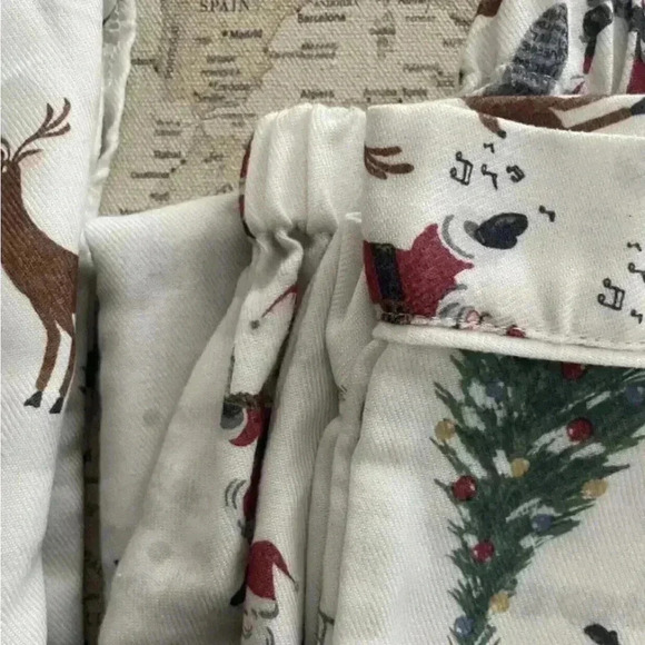 Pottery Barn Kids | Wmn's Santa
Pajamas Size XS - Picture 5 of 6